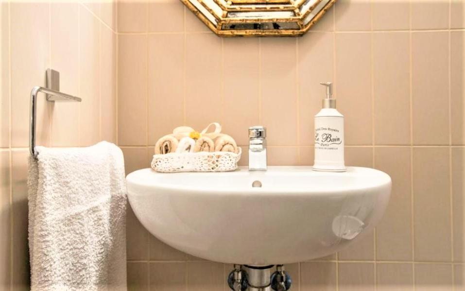 Charming Suite Cavour Heart Of Florence Ngoại thất bức ảnh